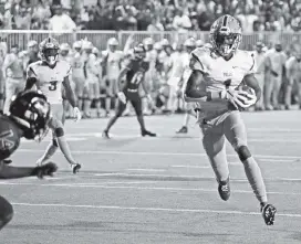  ?? CHARLES TRAINOR JR. ctrainor@miamiheral­d.com ?? Northweste­rn’s Romello Brinson has plenty of room as he rushes for a touchdown in the first quarter against American Heritage on Friday night in the Region 4-5A championsh­ip game.