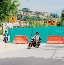  ?? FOTO ?? Con el cierre de la carrera 55, la única vía de acceso a los barrios Porvenir y Viviendas del Sur es la carrera 83A.