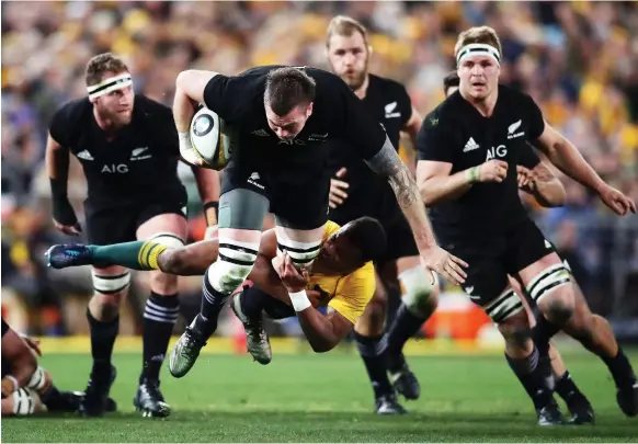  ?? Getty Images ?? Poor tackling in midfield did not help Australia’s cause as Liam Squire, centre, and the All Blacks raced away to a 40-6 lead in the first half