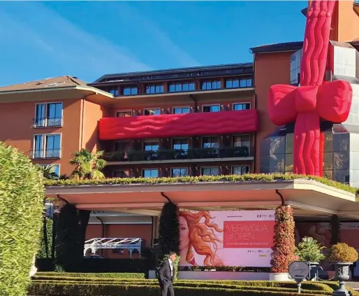  ?? ?? Location dell’evento il Grand Hotel Dino di Zacchera Hotels, agghindato a festa per i 150 anni di attività
