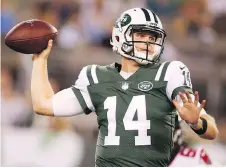  ?? THE ASSOCIATED PRESS ADAM HUNGER/ ?? Jets quarterbac­k Sam Darnold throws a pass during the first half of a preseason NFL game against the Atlanta Falcons last Friday.