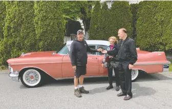  ?? ALYN EDWARDS ?? Ian Tanner hands over the keys after finding and restoring his parents Ray and Virginia Tanner's prized 1957 Cadillac Coupe de Ville, repainted in the original Dusty Rose colour.