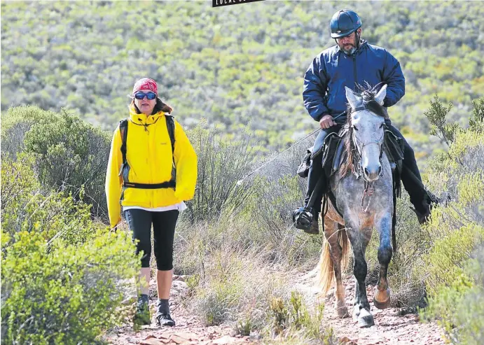  ?? Picture: Peter de Wet ?? HOOF IT Camino organiser Esti Stewart with Boerperd horse breeder and trainer Hercules van Huyssteen on the Baviaans Camino.