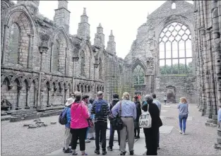  ?? PHOTO BY JOHN NOWLAN ?? Holyrood Abbey ruins, from 1128.