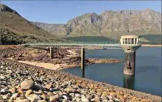  ?? Picture: BRUCE SUTHERLAND ?? DROUGHT: Wemmershoe­k Dam reflects the challenge of climate change.