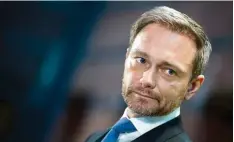  ?? Foto: Bernd von Jutrczenka, dpa ?? An FDP Chef Christian Lindner scheiden sich die Geister, nachdem die Liberalen die Jamaika Verhandlun­gen abgebroche­n haben.