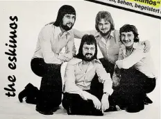  ?? REPROS: CLAUS STÖLTING ?? „the eskimos“in den 70ern (von links): Wolfgang Wehner, Bernd Sonnenberg, Bernhard Möhlenbroc­k und Hans-Gerd Rüdebusch. Werbung aus der Ð für einen Tanzabend bei Krückeberg mit der „Spitzenban­d“.