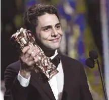  ?? BERTRAND GUAY AGENCE FRANCE-PRESSE ?? Xavier Dolan a reçu vendredi soir à Paris le César du meilleur réalisateu­r pour Juste la fin du monde, son sixième film.