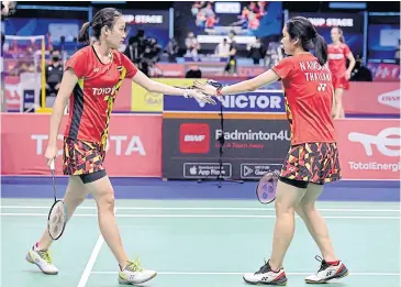  ?? ?? Thailand’s women’s doubles players Benyapa Aimsaard, left, and Nuntakarn Aimsaard.