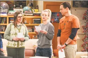  ??  ?? Mayim Bialik, Kaley Cuoco and Jim Parsons in “The Big Bang Theory.”