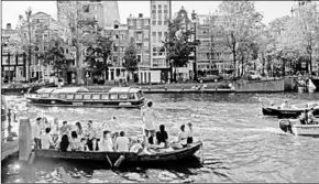  ??  ?? Vanwege de coronacris­is heeft Amsterdam een vaartverbo­d ingevoerd. (Foto: De Telegraaf)