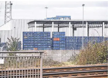  ?? FOTO: LARS FRÖHLICH ?? Die Logistikfi­rma Schnelleck­e sitzt auf dem Logport-II-Gelände des Duisburger Hafens.