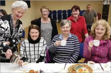  ??  ?? Marie O’Connor pours the tea for Barbara Markey, Julie Byrne, Bernie McDaid, Mary Kearns and Linda Walshe at the Alzheimers Tea Day in Newtownmou­ntkennedy Community Centre last Thursday.