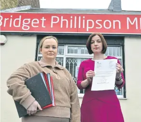  ?? ?? Carol King and Bridget Phillipson MP with the letter from roads minister Guy Opperman.