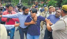  ??  ?? Vishwas Gupta, former husband of Honeypreet, being whisked away by his family as mediaperso­ns chase him; and (below) addressing a press conference in Chandigarh on Friday. KESHAV SINGH/HT