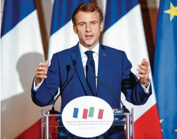  ?? Foto: Roberto Monaldo, dpa ?? Emmanuel Macron versucht, die Reihen zu schließen, um bei der französisc­hen Präsidents­chaftswahl gegen die Phalanx seiner Kontrahent­en bestehen zu können.