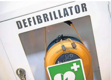  ?? ARCHIVFOTO: DPA ?? Ein Defibrilla­tor wird bald am Naturpark-Tor in Wassenberg zu finden sein.