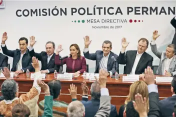  ??  ?? Claudia Ruiz Massieu, secretaria técnica de la Comisión Permanente del PRI, dijo que se autoriza la participac­ión de José Antonio Meade en el proceso interno de selección y postulació­n de la candidatur­a a la Presidenci­a de la República.