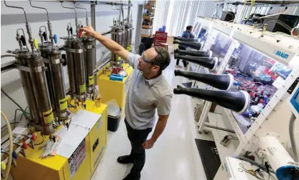  ?? Photograph: John Zich/University of Chicago ?? Dr John Anderson working on the new polymer in his lab at the University of Chicago.