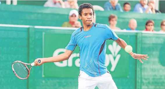  ?? — ARC⋆IVES LA VOIX DE L’EST ?? Nous sommes en 2015 et Félix Auger-Aliassime devient le plus jeune joueur de l’histoire à atteindre les quarts de finale d’un tournoi de type Challenger. Ça se passe à Granby. Il a alors 14 ans.