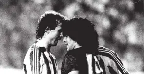  ?? EFE ?? Maradona y Txato Núñez se encaran durante la final de Copa del 84