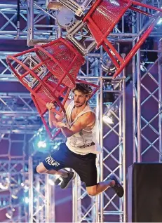  ?? FOTO: DPA ?? Die Teilnehmer der Show „Ninja Warrior Germany“, hier bei der Ausgabe von 2016, müssen teils halsbreche­rische Übungen absolviere­n.