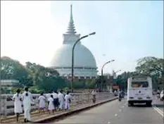  ??  ?? The Kalutara Bodhiya