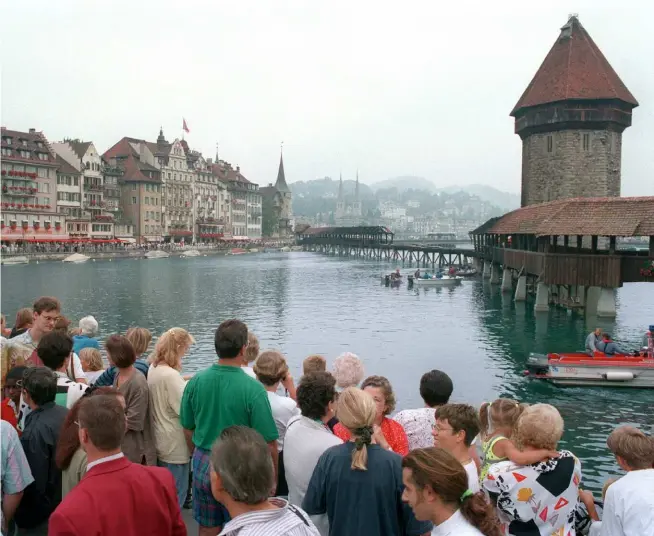  ?? KEYSTONE ?? 18 agosto 1993: Lucerna si sveglia senza il suo ponte