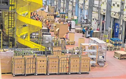  ??  ?? The GMB union claims the Amazon fulfilment centre at Dunfermlin­e has an “appalling” safety record.