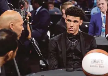  ?? EPA PIC ?? Lonzo Ball (right) and father LaVar Ball are seen in attendance before the first round of the NBA Draft on Thursday.