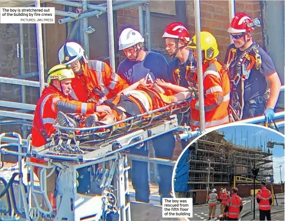  ?? PICTURES: JMG PRESS ?? The boy is stretchere­d out of the building by fire crews
The boy was rescued from the fifth floor of the building