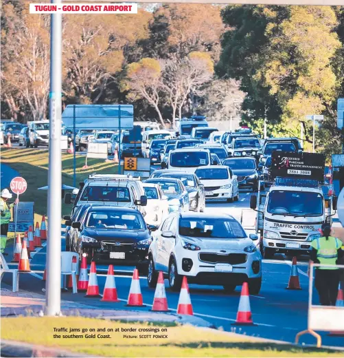  ?? Picture: SCOTT POWICK ?? Traffic jams go on and on at border crossings on the southern Gold Coast.