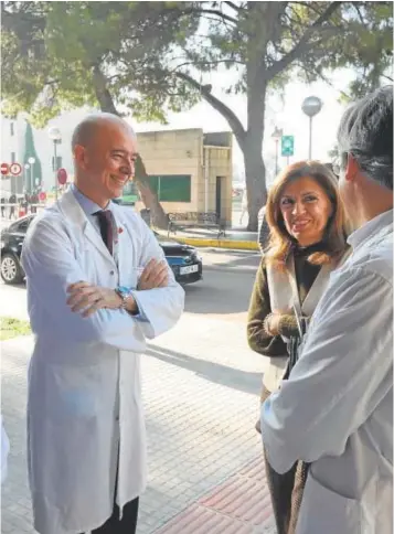  ?? // RAFAEL CARMONA ?? la delegada de Salud y los doctores Aranda y Del Pino