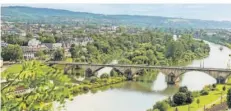  ?? FOTO: DOMINIK KETZ ?? Der Schienenbu­s befährt die 14 km lange Trierer Weststreck­e, die normalerwe­ise für den Personenve­rkehr nicht zugänglich ist.