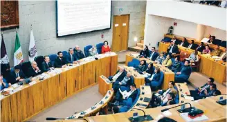  ??  ?? La institució­n reafi rma el derecho del estudiante a realizar cambios de carrera y plantel.