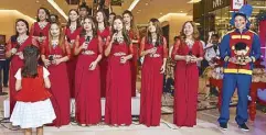  ??  ?? A beautiful rendition of Christmas carols by Alay Sa May Mga Kapansanan Associatio­n Inc. (A.K.A.I.)