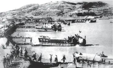 ??  ?? 1954年参加解放一­江山岛的部队进行登陆­作战演习