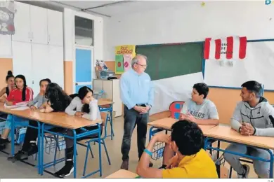  ?? D.A. ?? Antonio Bonilla escuchaba atentament­e la batería de preguntas del alumnado.