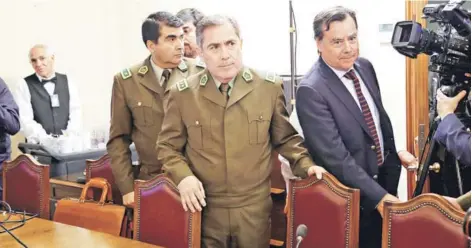  ??  ?? ► General director de Carabinero­s en la Cámara de Diputados.