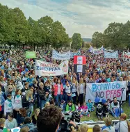  ?? ?? La protesta Una manifestaz­ione anti Pfas a cui hanno partecipat­o anche attivisti delle zone contaminat­e della provincia di Verona (archivio)