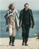  ?? FOTO: FILMIKAMAR­I ?? Stellan Skarsgård och Nina Hoss är gamla älskande som sjutton år senare återvänder till platsen för sin romans.