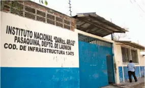  ??  ?? Requiere refuerzo. Los edificios del instituto de Pasaquina fueron levantados en 1985. Es necesaria una intervenci­ón de la infraestru­ctura para atender a cientos de jóvenes que aspiran a terminar bachillera­to.