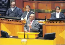  ??  ?? Cyril Ramaphosa pronuncia su primer discurso en el Parlamento sudafrican­o como presidente del país, ayer en Ciudad del Cabo.