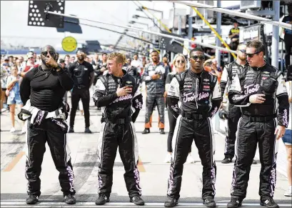  ?? MICHAEL NOBLE JR./NEW YORK TIMES ?? NASCAR driver Daniel Suárez’s pit-crew members are shown in 2022 at the Nashville Superspeed­way in Lebanon, Tenn. Two of them are former athletes from other sports: Jeremy Kimbrough (left) and Jerick Newsome (third from left).