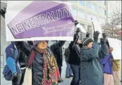  ?? REUTERS FILE ?? Net neutrality advocates rally at the FCC headquarte­rs.