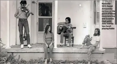  ?? PHOTO: AL CLAYTON ?? Nashville 1972. Daniel Antopolsky reclines on the porch of fellow musicians Guy and Susanna Clark with John Townes Van Zandt playing fiddle