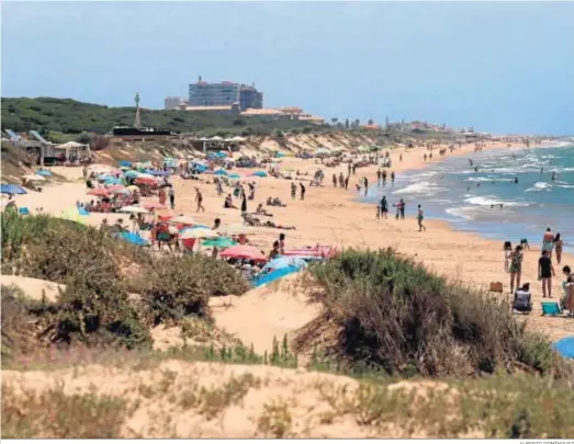  ?? ALBERTO DOMÍNGUEZ ?? Panorámica de la playa de Punta Umbría.