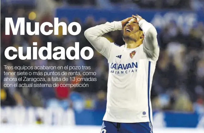  ?? JAIME GALINDO ?? Manu Vallejo se lamenta de una ocasión fallada en el partido ante el Cartagena en La Romareda.