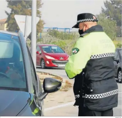  ?? PASCUAL ?? Un control de la Policía Local en Jerez.