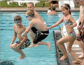  ?? NEWS-HERALD FILE ?? New swimmers in Matt Fuerst’s Learn to Swim class at Mentor Civic Center Pool, ages 6 to 7, end their session Friday with the “I Like” game, in which one child shouts out something he likes and everyone who also likes it jumps with him into the pool....